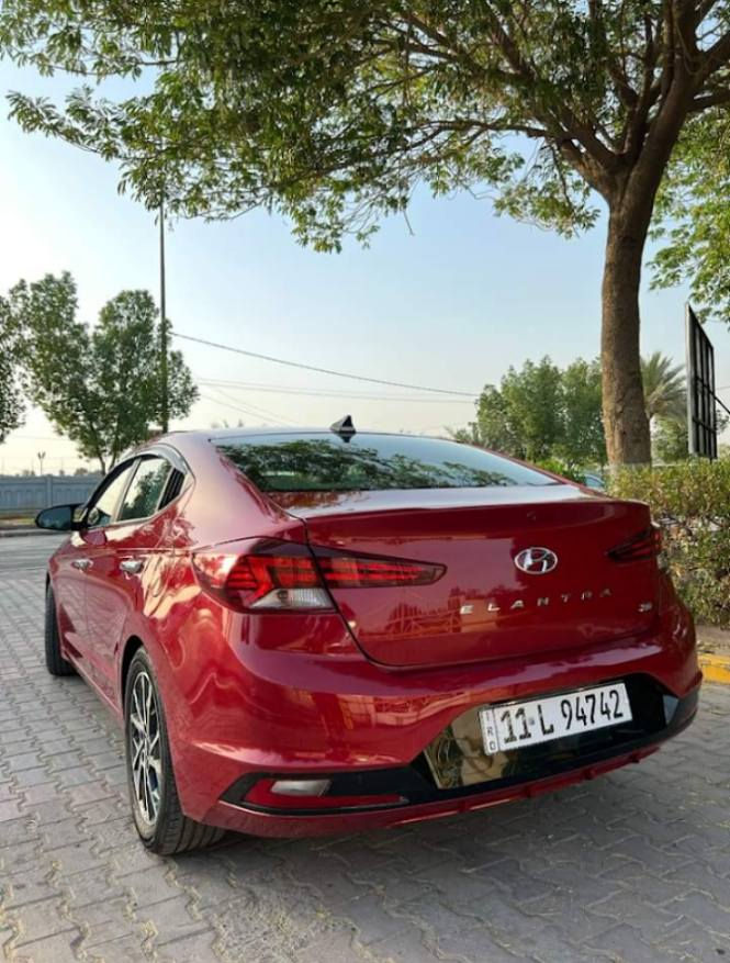 السلام عليكم
النترا موديل 2019
للبيع فقط بدون مراوس سياره جديده مال جناي
حادثها مال امريكا فقط بنيد شويه بالحافه ومصبوغ يعني قطعه وحده بس البنيد بدون دواخل سياره جديده وخير من الله 
بدون نواقص جاهزه كيرها At ماشيه 67الف ميل 
مواصفاتها معروفه شاشه جبيره كاميرا 
فول تحكم ستيرن نقطه عمياء 
رادار امامي وخلفي وجانبي 
تحديد مسار توقف ذاتي 
العنوان بابل المسيب الاستفسار 
*********** واتساب او اتصال 
السعر 140 وبيها مجال
