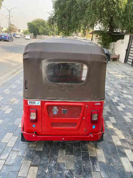 السلام عليكم تكتك موديل 22 شهر 11 تكتك مصبوغة حزام بدي فقط وبيه طخة باللغد وراجعة باقي كفالة للاستفسار*********** العنوان بغداد رقم كربلاء
