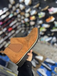 عندي بوت كامل القياسات واللاون بيع بسعر مناسب مكاني بغداد ااستفسار ع خ...