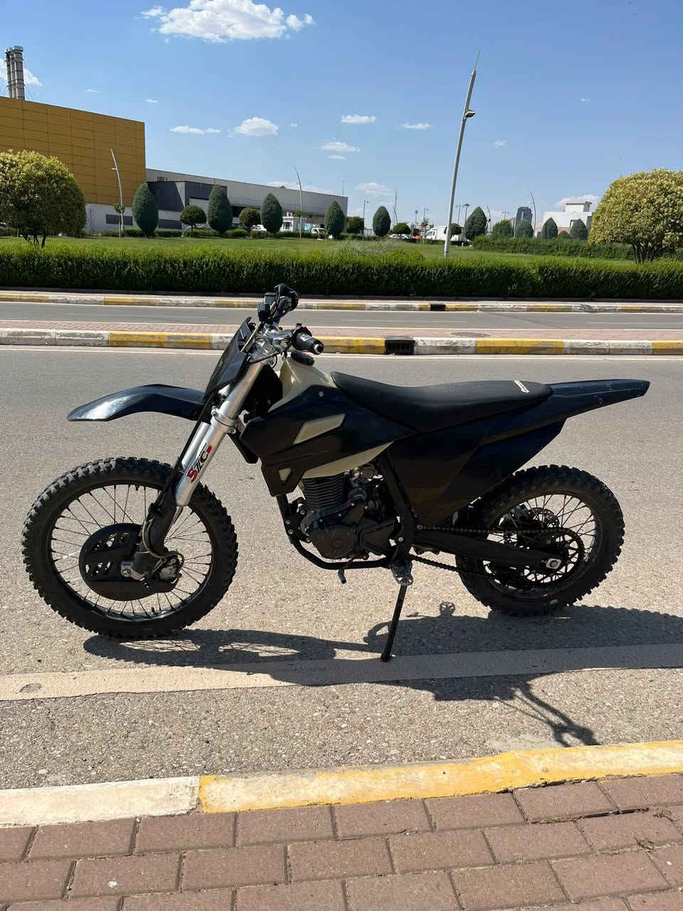 بۆ فرۆشتن له سلێمانی s1. 250cc. ٤ وه لف ٦ گێڕ  مۆدێل ٢٠٢٥ به س. مه كینه ی. كراوه ته وه هیچ عه یبی نییه كاره بای و شانسی و. گشت گیانی. به شه رت  نرخی ١،٢٠٠،٠٠٠ مه عامه له  ***********
