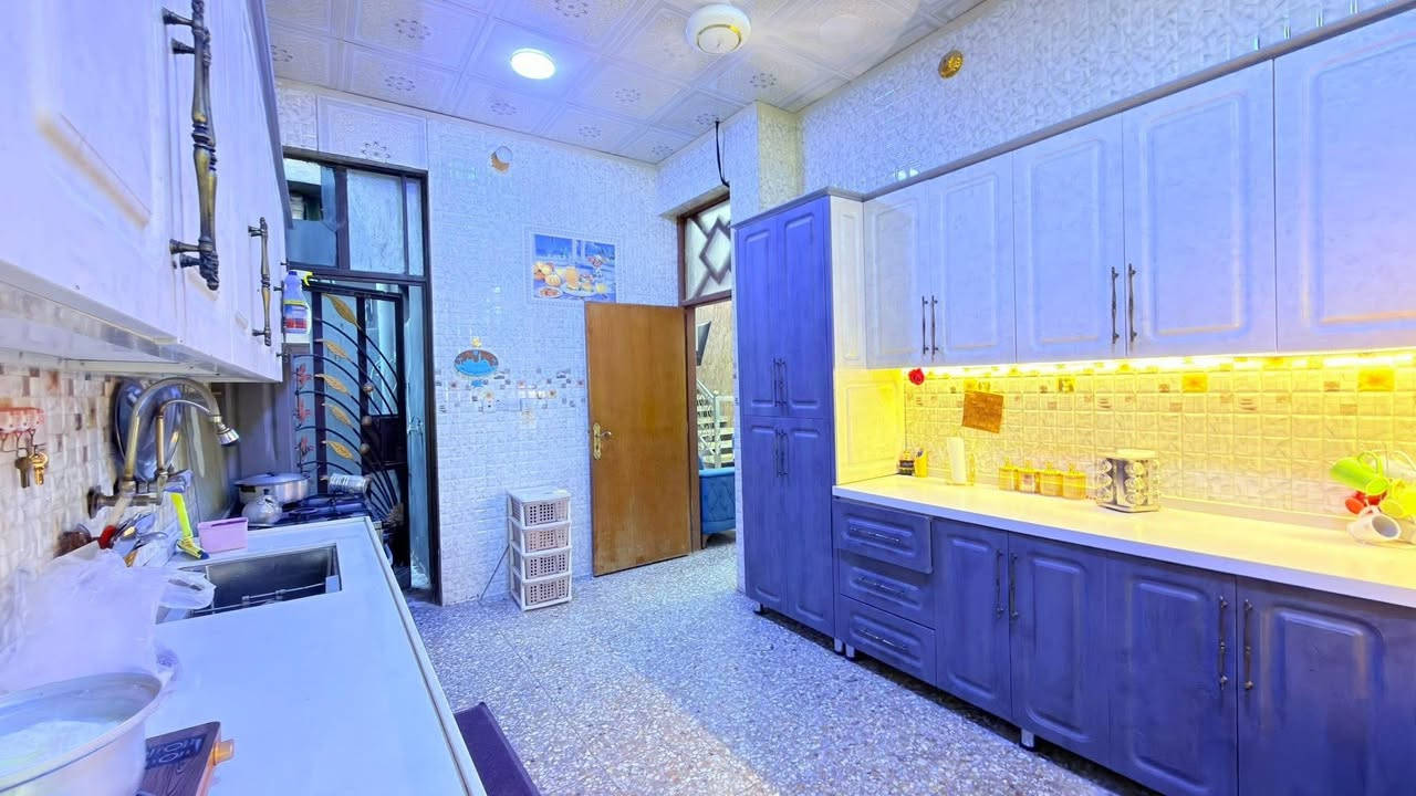 بيت للبيع 150 متر طابقين بناء درجة اولى في العسكري مقابل مدرسة المنار على شارع 15 ✅
༺༻༺༻༺༻

#طابــــــــــــو صــــــرف 

༺༻༺༻༺༻

اساس رفـــــــت

بناء طابــــــــوق 

سقف صب للطابقين 

ارضيـــــــة كاشي اربيل الدرجة الاولى 

༺༻༺༻༺༻

الطابق الاول 

غرفة نوم 

استقبال صالة 

مطبخ حار وبارد 

مجمع حمام وصحيات داخلي وخارجي 

نقوش وديكورات مغربية 

كراج سيارة 

༺༻༺༻༺༻

الطابق الثاني 

3 غرف نوم 

صالة مجمع حمامات وصحيات 

ارضية بورسلين 

السقف اشتايكر 

درج صب للطابق الثاني 

༺༻༺༻༺༻

البيت نظيف جداً وجاهز للسكن بدون نقص 

༺༻༺༻༺༻

السعر 133 وبيه مجال بسيط للشراي ✅

༺༻༺༻༺༻

***********
