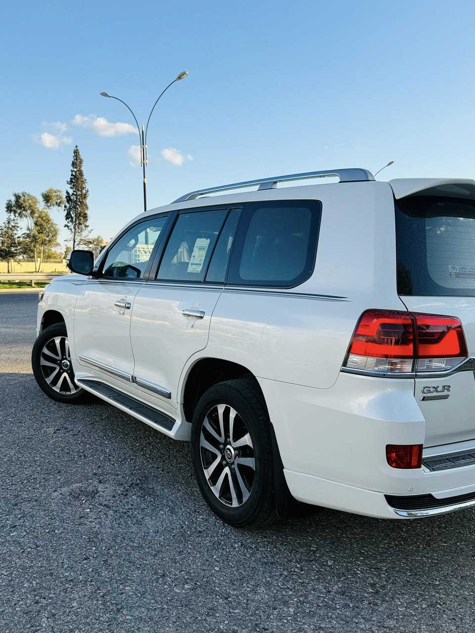 لاند كروز 2019 فئة كراند تورنك سيارة بلادية مكفولة من كلشي محرك 8 ماشية 71 الف رقم اربيل تحويل ثاني يوم سعرها ٥٦٥ وبيها مجال للاتصال ***********
