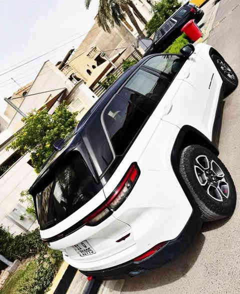 السلام عليكم للبيع او المراوس 
جيب تريل هوك فول الفول الفول  
موديل 2022 
 مرقم بغداد. الرقم الجديد 
ماشية
33000 الف مايل 

المواصفات :
* دفع رباعي 4x4.
* نظام تعليق هوائي (جكات).
* قيادة ذاتية عند المنعطفات.
* رادار امامي مع مانع تصادم.
كامرة امامية خلفية بالمراية الداخلية
* تحذير الخروج عن المسار.
* مستشعر نوم السائق مع نظام التوقف الآلي.
* تحذير النقطة عمياء .
* نظام تحذير عند التقاطعات.
* نظام تحذير عند تجاوز السرعة المحددة.
* إنارة محيطية خمس الوان.
* شاحن موبايل وايرلس.
* تعديل وضعيات مقود السائق كهربائيا.
'مرايا تعتيم داتي
* المرايا الجانبية قابلة للطي كهربائيا
* نظام الصوت 9 سماعات Alpine.
* ويل قياس 20 انج.
* سقف بانوراما.
* شاشه كبيرة 10.1 انج.
* عرض خرائط الطريق على لوحة القيادة.
* لوحة القيادة بقياس 10 أنج.
* المصابيح الأمامية LED..
* بصمة على 5 ابواب للدخول الذكي.
* تشغيل عن بعد.
* الصندوق الخلفي كهربائي.
* فتح الصندوق الخلفي مع حركة القدم.
* المقاعد الأمامية كهربائية.
* المقاعد الأمامية تبريد وتدفئة.
دركة ستيرن تدفة 
* المقاعد الخلفية تدفئة.
* ستائر للشبابيك الخلفية.
* انارة داخلية LED متعددة الالوان
حادثها وصور ضربتها بالمنشور 

سعر 27500 ورقه وبي مجال 
بغداد الدورة  
للتواصل الاتصال 
*********** بغداد
