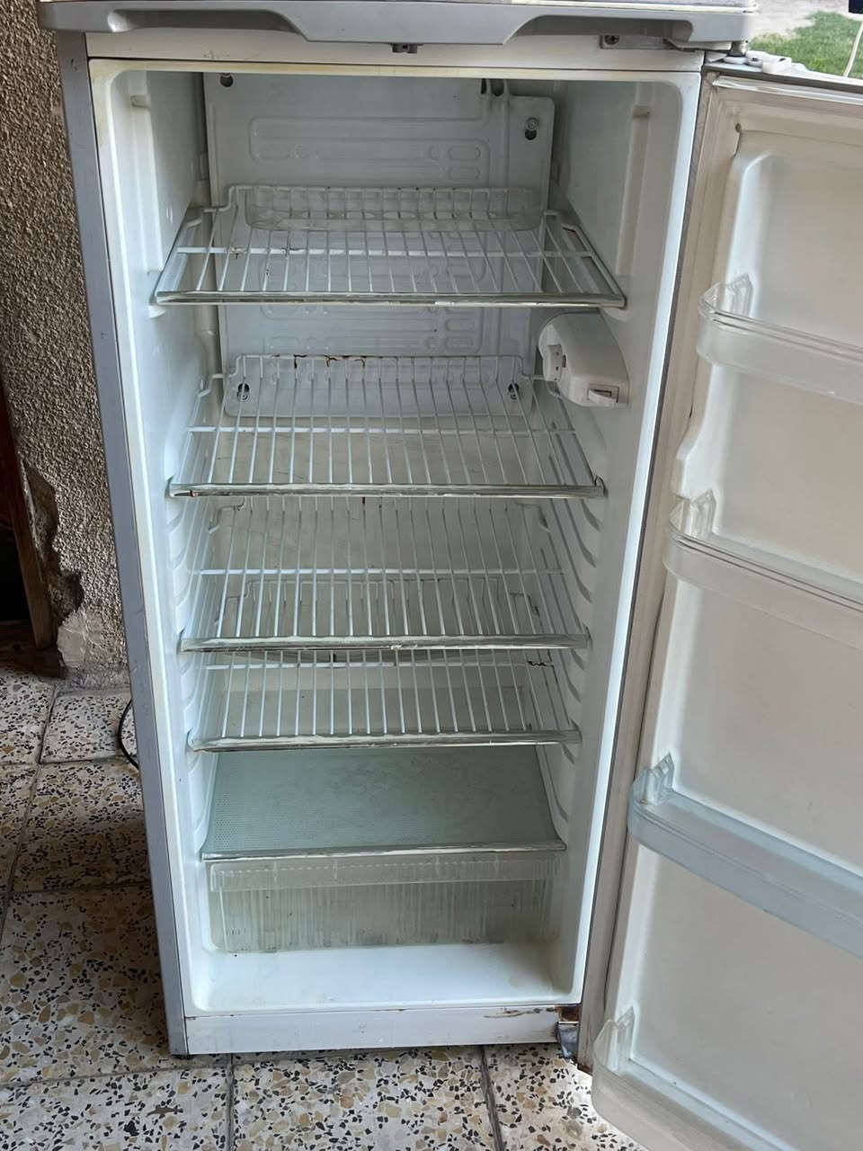 السلام عليكم عندي هاي ثلاجه للبيع رايدتها ب150وبيها مجال شغاله ضمان فحص ونظافه كدامك


**إذا كنت صاحب هذا الإعلان وتريد حذفه لأي سبب، رجاءا أرسل رسالة إلى الدعم الفني**