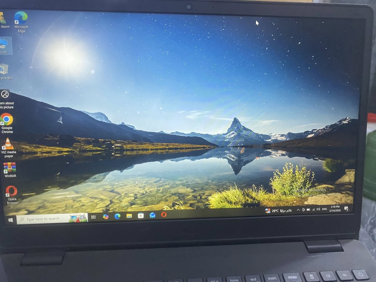 السلام عليكم 
لابتوب للبيع DELL سلم 
نظافة 95‎%‎ غير داخل تصليح استعمال قليل

* المعالج:
    Intel Core i7-1165G7 الجيل 11
    سرعة 2.80GHz وتصل أعلى بالتيربو تقريباً إلى 4.7GHz
* الرام:
    8GB DDR4 بسرعة 3200MHz
* كرت الشاشة:
    NVIDIA GeForce MX330 بحجم 2GB
    * كرت مدمج Intel Iris Xe Graphics
* التخزين:
    HDD سعة 1TB تقريباً (932GB usable)
* النظام:
    Windows 10 Pro 64-bit
    إصدار 22H2
* نوع الجهاز:
    Dell Vostro 3500

تقييم الأداء

* ممتاز للدراسة، الأوفيس، التصفح، البرمجة، والمونتاج الخفيف.
* يشغل ألعاب متوسطة مثل:
    * GTA V
    * Valorant
    * PES / FC
    * PUBG على إعدادات منخفضة إلى متوسطة.


**إذا كنت صاحب هذا الإعلان وتريد حذفه لأي سبب، رجاءا أرسل رسالة إلى الدعم الفني**