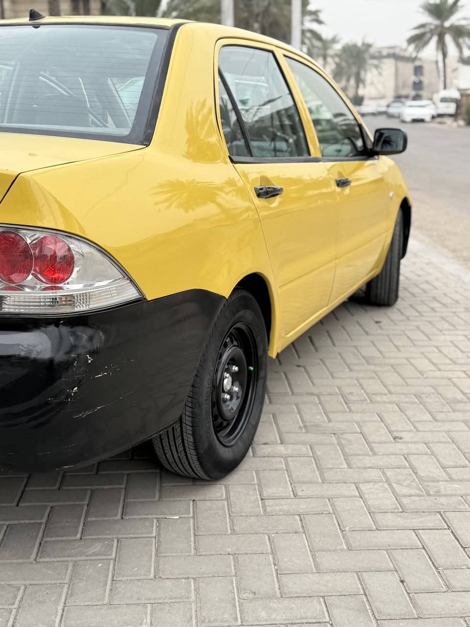 السلام عليكم ورحمة للبيع لانسر موديل 13 مكفولة كير مكينة 2000 صدر تبريد تخم تاير  بيها طخة بسيطة بقبق الصندوك نفسة معدلي السعر 82 وبيها مجال للاستفسار ***********
