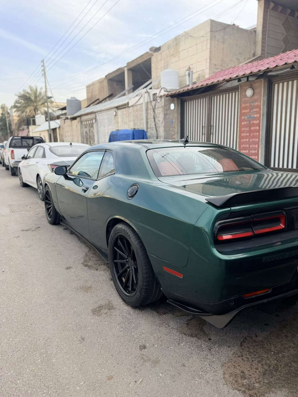 السلام عليكم اخواني للبيع جالنجر 2015 سكات باك
محرك V8 6.4 لتر 
كير عادي 
فول مواصفات عدى فتحة السقف 
السياره مغير لونها بامريكا 
جاهزه من كل شي ما بيها اي نقص 
رقم بصره باسمي سنويه 2028
الحادث مالتها الجاملغ الأمامي جهة السايق 
السعر 140 وبيها مجال بسيط العنوان البصره القبله حي المهندسين الرقم ***********
