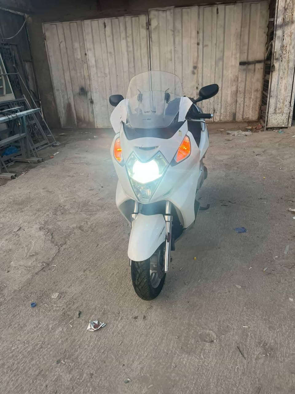 اسلام عليكم شباب دراجة سلفر ونجc400اوفر مناقصها شيء دراجه جامه قطعتين نيكل دبل زنون عالي ناصي الونين الدراجه ترايك البصره ***********دراجه بيها ملاحضات خابرني وتدلل
