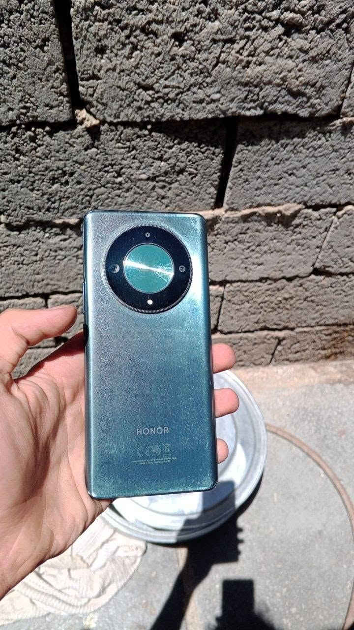 سلام عليكم
هونرx9B  مستخدم 
ذاكره256,بطاريه عملاقة جداً بسعة 5800 مللي أمبير
شاشه بتردد 120Hz 
معالج Snapdragon 6 Gen 1
الجهاز نضيف كلشي شغال بي وكلشي مامبدل فتحته بيدي اول مانزل كامل ملحقات اصليه مال شركه ، بي فقط هذه النقطه ووماثره ابد بلجهاز فتحته من الكارتونه ووكع مني، بي شخوط كلش بسيطه
سعر 300 وبي مجال للشراي 
مكاني نهايه حي اور الغرير توصيل ماكو 
موشراي لاتدخل. 
تواصل واتساب ***********
