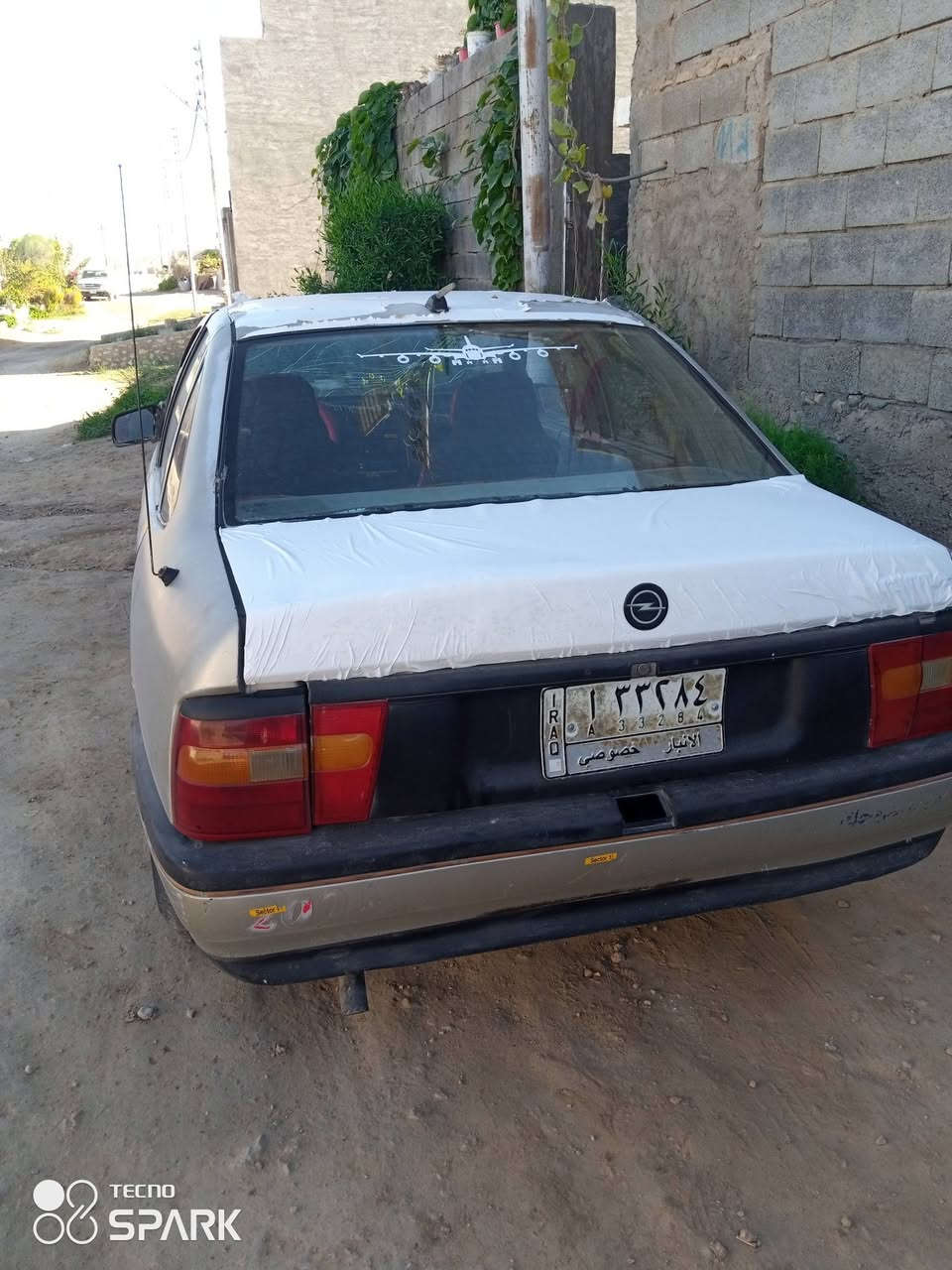 للبيع فكتره محرك 1800 سياره جاهزه وشرط التحويل وصاحبها داخل حديثه السعر22وبيها مجال للشراي المكان حديثه الوسطى نهاية الحولي وهذا رقم صاحبها ***********
