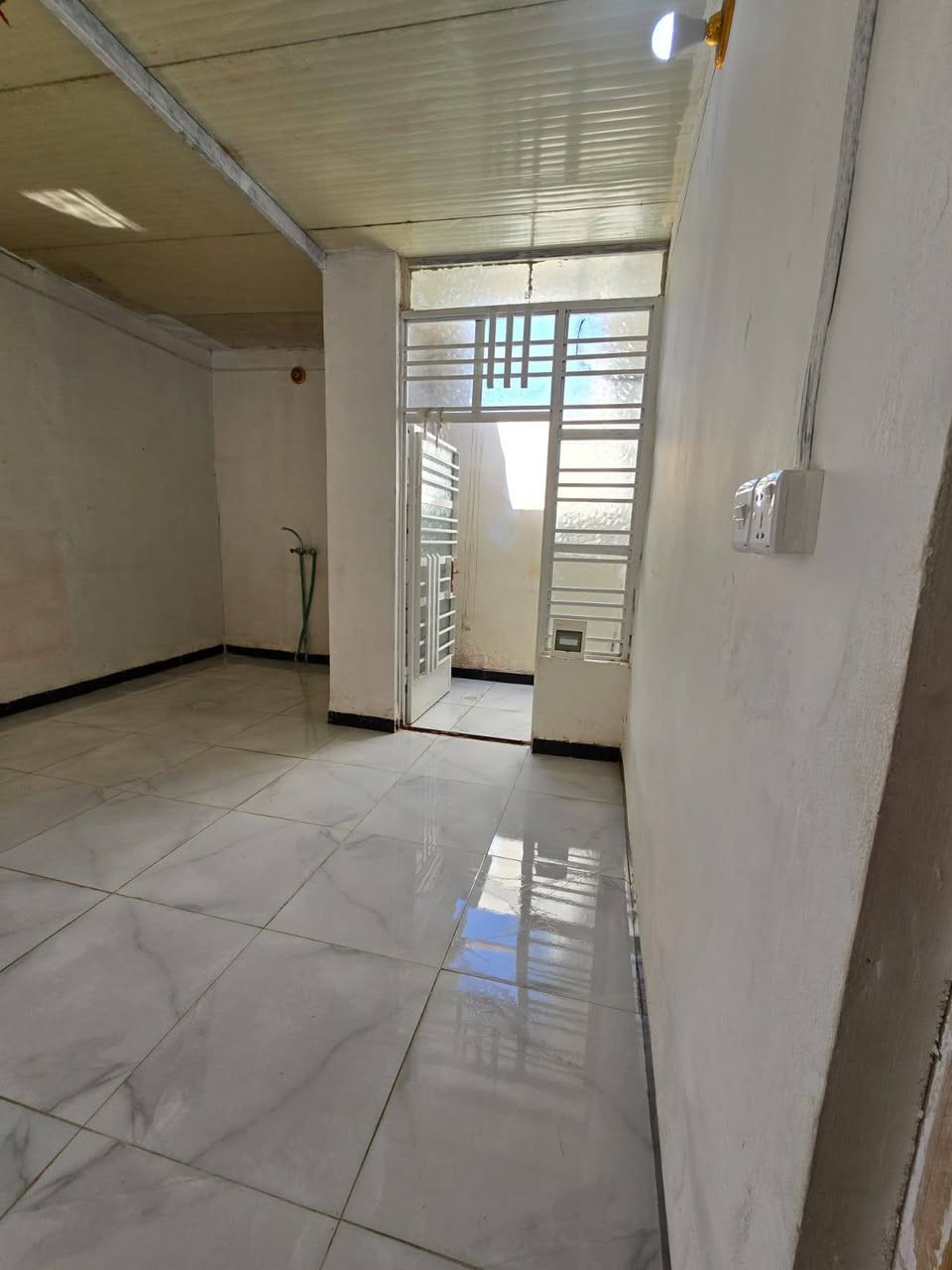 يوجد بيت البيع قريب على شارع على نازحين استفسار انتصل على رقم ***********
