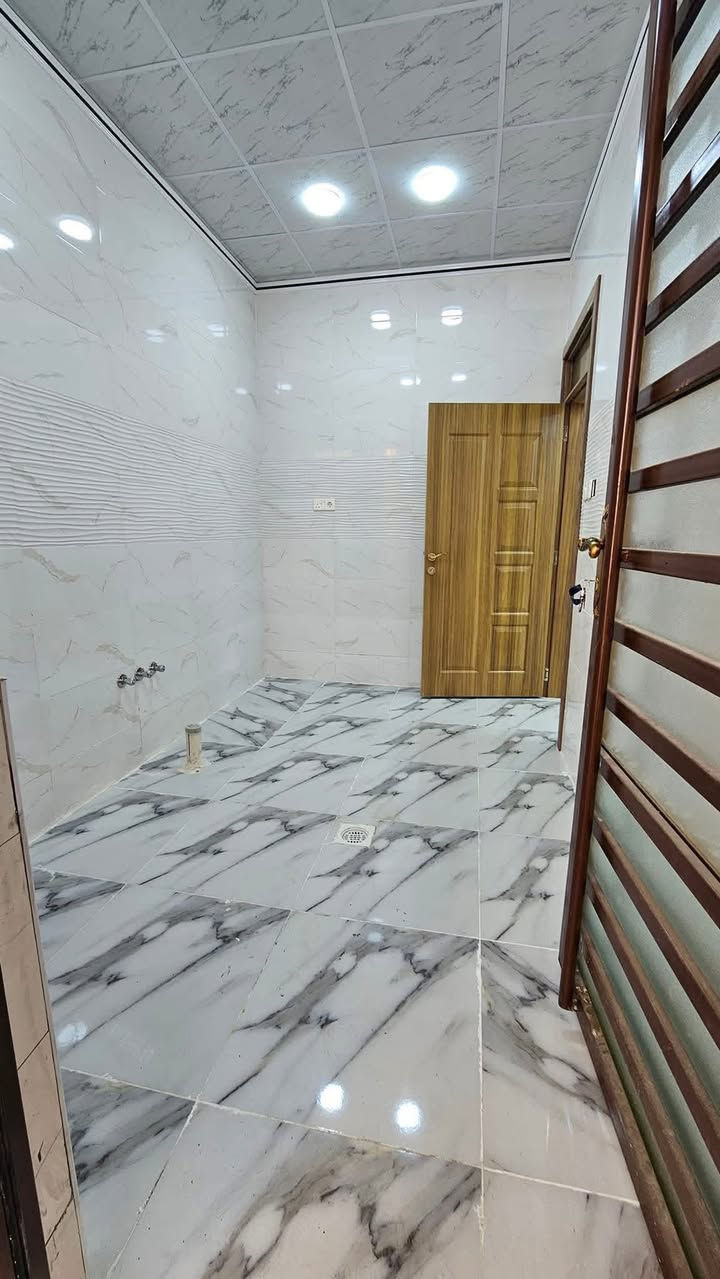 السلام عليكم ورحمة الله وبركاته #مكتب_الغوالي
بيت للبيع في حي البكر قرب ثانوية المعالي 

🔹 المساحة : 92م ، الواجهة : 6.15م ، 

🔹 سند طابو ملك صرف شرط تحويل وقرار تمليك

🔹 يتكون من طابقين بناء حديث 3 غرف نوم

ط1 : كراج ، استقبال ، هول ، مطبخ ، غرفة ، صحيات
ط2 : غرفتين نوم ، صحيات ، سطح ناصي وعالي

مزود بالكامل بكافة الانظمة الحديثة -
دكتات - سبالت - غسالات - انترنيت - دشات

للأستفسار آكثر مراجعة #مكتب_الغوالي الكائن في حي السماح الاركان قرب مدرسة السماح الابتدائية وقرب مول القمة على شارع 20

او الاتصال على الارقام التالية

***********

***********
