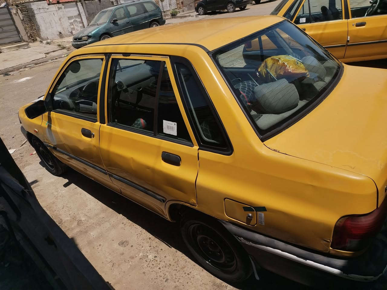 سلام عليكم سايبه للبيع موديل ١٢ مصفره هيئه وغرامات سياره حلو مكينه وتخم تاير صدر امامي وخلفي جديد مشط ستيرن جديد وتبريد شغال ثلج سياره حلو بس رابعة فلت سعر ٢٥ بي مجال مكان بغداد ***********
