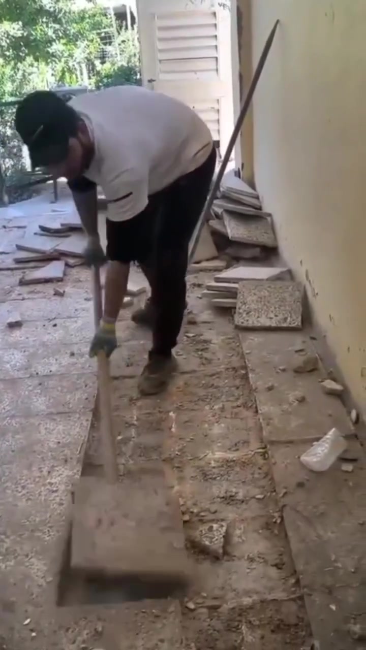 يا الله عمال تنظيف أنقاض فرش سبيس تصعيد مواد البناء تفليش تكشير جدران  قلع ارضيات تطليع تراب حفر مخزن بخدمتكم متواجد خاص رقمي ***********
