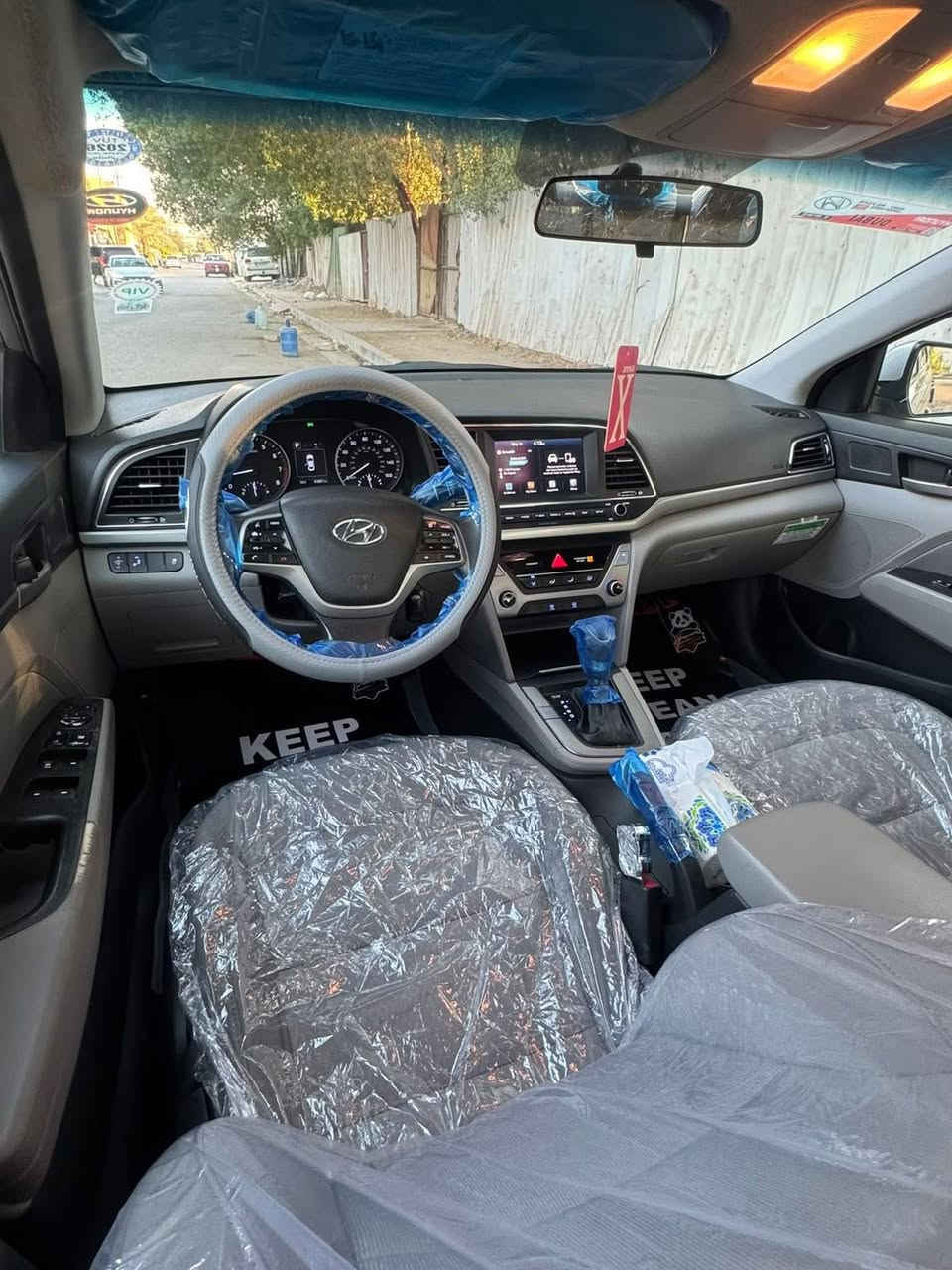 السلام عليكم 
للبيع النترا 2018 وارد أمريكي حادثها فقط بنيد وراجع نفسه 
السيارة ليبل واحد ماشية 66الف ميل مكينة 2000دوش وكير AT
مواصفاتها: 
تحكم ستيرن اربع جهات 
شاشة اعطال
٣ أنظمة قيادة
رادارات 
شاشة حجم كبير بلادي 
كامرة بلادية 
مانع انزلاق 
وبعد مواصفاتها المعروفه 
السيارة احلى من الصور بهواي ومناقصها برغي ترايك للبصرة فقط المكينة بداية تبخير غير هذا السيارة مناقصها شي والسيارة ب 120$ وبيها مجال بسيط 
مكاني بغداد فلكة ٨٣ 
هاتف:***********
