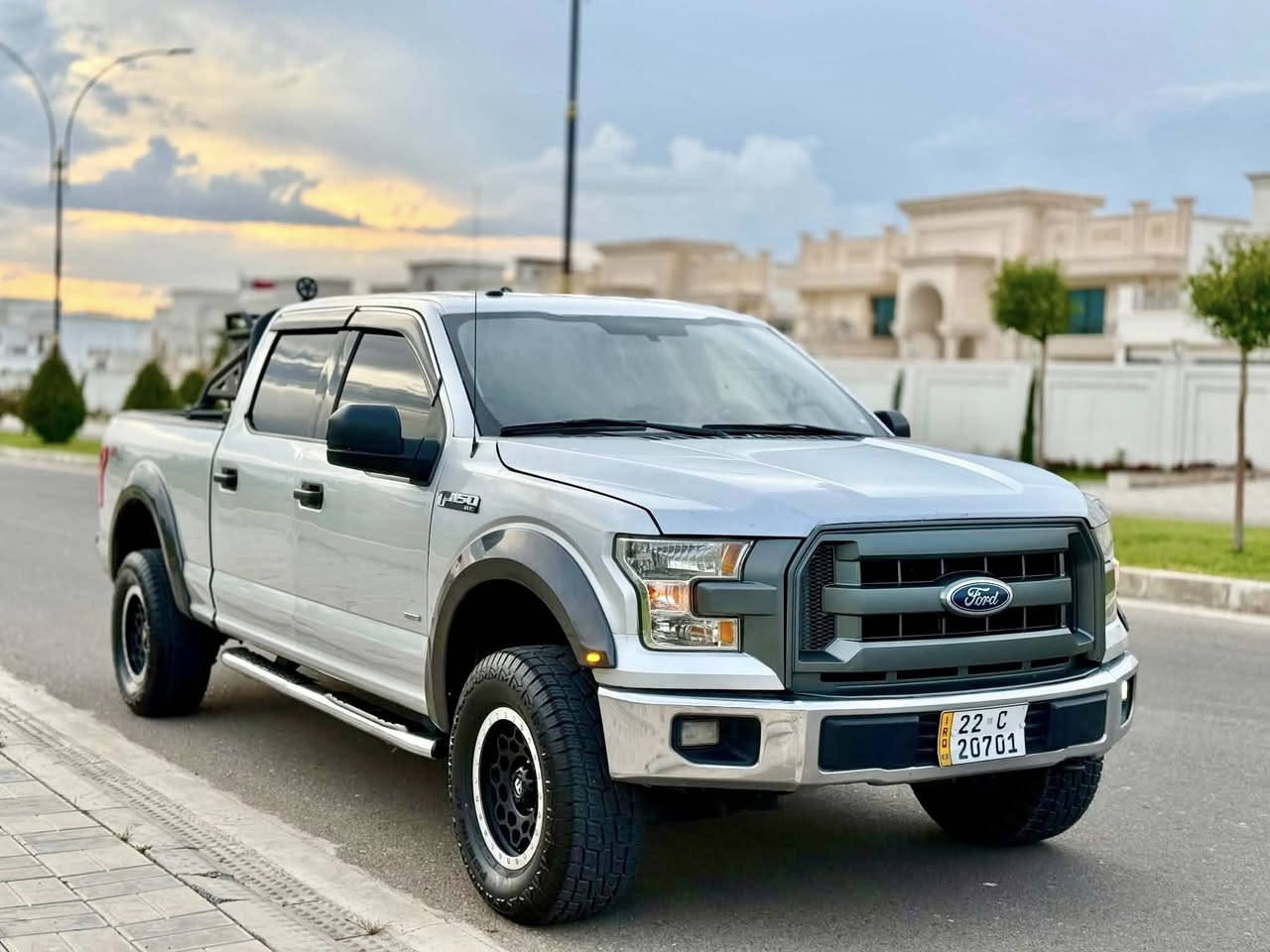 ﷽ 

فـــورد F150 سعرر بلاش 💣 158 $ ورقة 
موديل 2017 
ماشي 100 km كيلومتر 
محرك 6 سلندر حجم 3.5 گير تعليك 
باب طــويل دفع رباعي 
صبغ بيها 4 قطعة 
سيارة محدث كامل رابتر 
سعر 158 ورقة و بيها مجال بسيط 
مكان سيارة اربيل شارع 100 
هاتف ☎️ ***********
***********
انشاء اللة لي تعجبة تصير قسمتة  ومن نصيبة و تحياتي للجميع ✋✋

