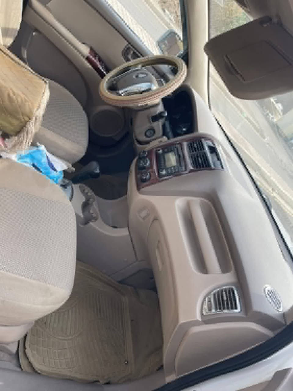 للبيع كيا سبورتج موديل ٢٠٠٩ رقم صلاح الدين مشروع وطني فتحة سقف ومواصفات كامله كير ومحرك وتبريد وخير من الله سياره مكفوله من ظربه بيها ملاحظات بسيطة بالكشر تكحيل كرت شوف العين يبري الذمة مكان السيارة الضلوعية للاستفسار اتصل ***********
