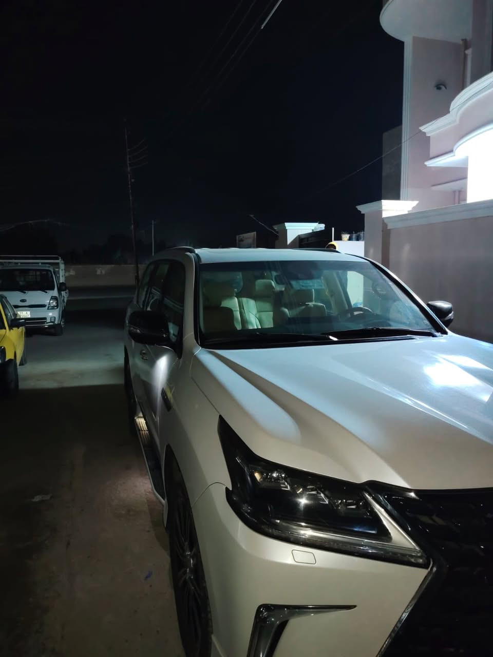 لكزز للبيع موديل ٢٠١٦ السياره كفاله عامه بس مكان بي بارد نص شبر خلف باب الصدر رقم أربيل السياره بسمي السنويه ٢٠٣١ 
دعاميات مكفوله السياره السياره معروضه ٥٩٠ وبيهه مجال شويه الاستفسار أكثر ***********
