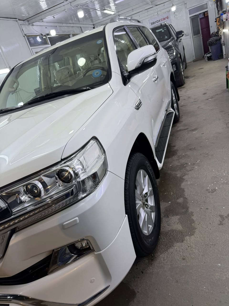 للبيع لاندكروز 2017ابريم اصل ام DVD
فول مواصفات
مري كهرباء 
حساس امام وخلفي
فتحه سقف
كراسي جلد وكهرباء
ماشيه 125
مكينه 4000. V6
رقم شمالي الجديد تحويل مباشر
السعر 450
ملاحضه السونار يقره براغي البنيد مفتوحه 
للاستفسار ***********
العنوان البياع معرض الماسه
