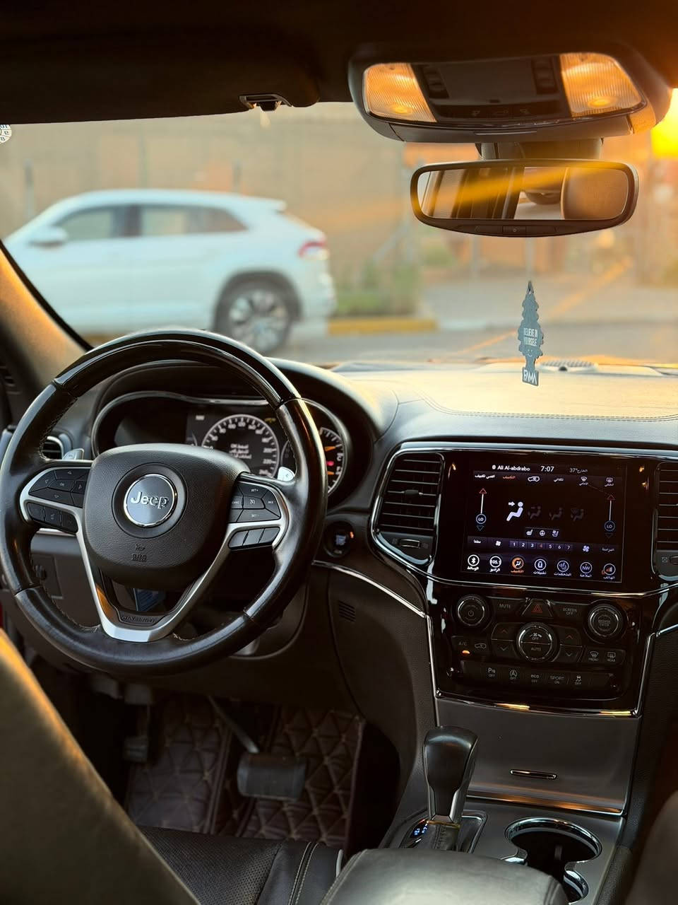 Jeep grand Cherokee Overland 2019 هارلم
بموصفات اوفر لاند ما تلكة انسب من هذا سعر 
ممشى 98mi وكالة هارلم من زيرو يمي
رقم دهوك باسمي 
سيارة بية ملاحظات بسيطة جداً 
فول موصفات
-بانورما 
-انظمة قيادة 
-جكات 
-شاشة ابل كار بلاي اندوريد اوتو 
-ويك كب اوفورلاند
-تدفئة وتبريد كشنات امامية
-تدفئة كشنات خلفية 
-تدفئة ستيرن
-نقاط عمياء 
-تحكمات ستيرن 
-شفات ستيرن 
-صندوق كهربائي 
-كشنات جلد مع شعار اوفرلاند 
🔴السعر 275$ بية مجال جداً بسيط 
📞للتواصل ***********
