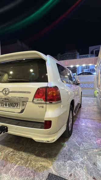 السلام عليكم                                                                     
لاندكروز موديل (2015) للبيع 
بريم اصل ام الطفايه 
رقم انكليزي الجديد بأسمي
السياره ماشيه 110 الف حقيقي السياره خير من الله 
مواصفات السياره 
-مري شفط
-محرك 6 سلندر 4000 سس
-حساس امامي خلفي 
وباقي المواصفات معرفه…
السياره مكفوله كفاله عامه من محرك وكير وصبغ 
فقط الدعاميات مصبوغه للجماليه 
السعر 430 
***********
