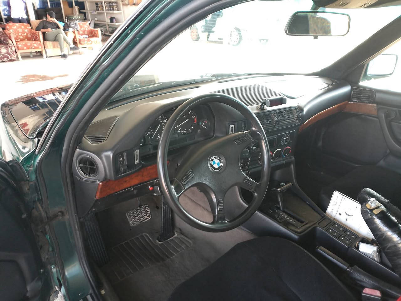 السلام عليكم 
525مسكر 
موديل 91صبغ عام جاهزه كير محرك تبريد حداديه تخم تاير وتخم ويل وكهربائيات كله بلاد 
بجم جديد بلادي مو تجاري 
نواقص السياره 
شيال كاردن 
والفتحه متشتغل
معروضه ب 65وبيه مجال
السياره باليوسفيه
***********
