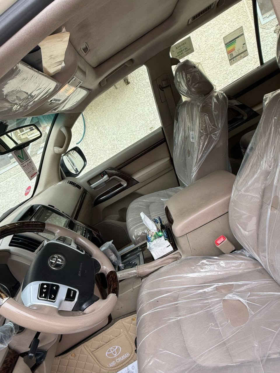 لاندكرو ٢٠٠٩ لوك جديده
بيه طخات باصفحة الصدر
كير ومحرك وكفاله بشرط
***********
