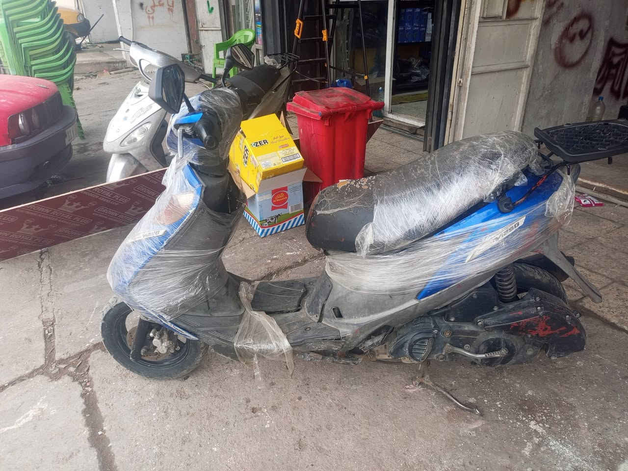 .سلام عليكم عندي دراجه للبيع نضيففه نضافه فول تايرات جدد باتري جديد كهربائيات كله  برغي نقص مابيه سلف هندى السعر 200 قفل العنوان بغداد حي سومر شارع المدارس رقمي ***********
