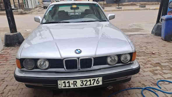 للبيع بيئم ٧٣٥ موديل ٩٠ رقم بغداد السياره بل عماره مكفوله من الضربه والكصه والنقل جثه كهربائيات كله شغاله حداديه الوره والكدام جديده عوزها بس لويات أماميه مصبوغه عام فتحه شغاله السعر ٥٧ وبيها مجال *********** وات ساب مفتوح
