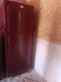 ثلاجه للبيع تجميدها يخبل كلشي مابيها فقط لاستيكه مال باب جوه يارادلها ...