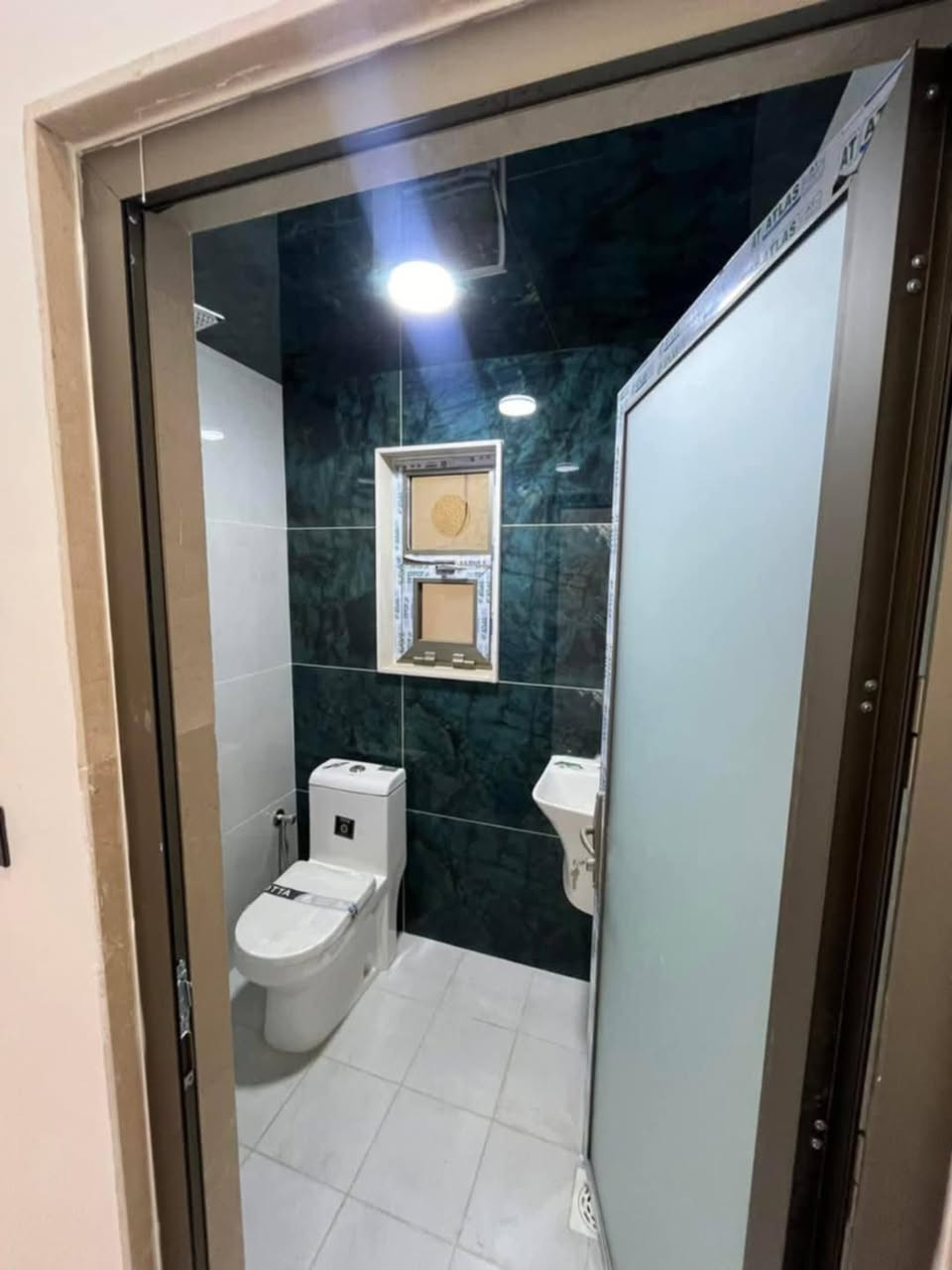 مكتب الزبيدي للعقار🏠🏠
للبيع في حي القاهرة المعلمين طابو صرف مساحة ١٠٠ متر
واجهة ٤ نزال ٢٥ بناء فول درجة اولى vip
يحتوي الطابق الأرضي على كراج يتسع سيارة وصالة ومطبخ وخدمات وغرفة نوم والطابق الثاني يحتوي على ٣ غرف نوم وخدمات
 للاستفسار أكثر يرجى مراجعة مكتب الزبيدي الهندسي او الاتصال على: 
***********

***********
