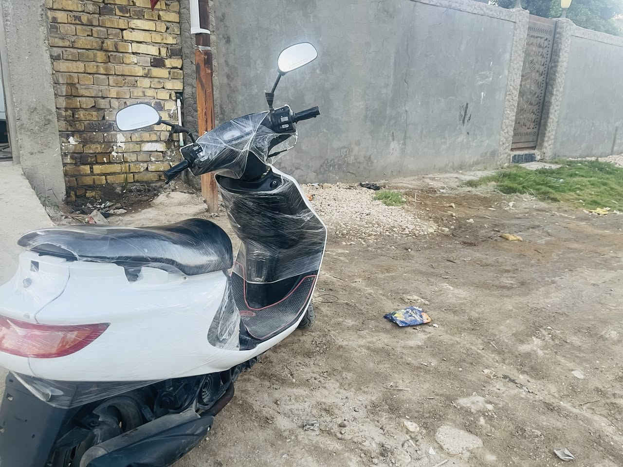 دراجه فراشه ١٤٠ نثيه مبدل بستم وروله الدراجه شلعتها تخبل هندر وسلف نكره الكهربائيات كلها شغاله ماعدا الاشاير الاماميه مابيهن كلوبات السعر ٤٢٥ وبيها مجال مكاني حله شارع ٨٠


**إذا كنت صاحب هذا الإعلان وتريد حذفه لأي سبب، رجاءا أرسل رسالة إلى الدعم الفني**