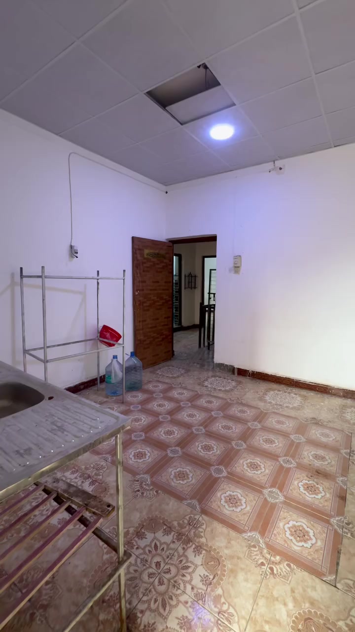 شقه الطابق الاول للأيجار 
- درج معزول -
الجنينه -  حي الرضا 📍  

المساحه :  110 م 
يحتوي على :  2 غرف + استقبال + مطبخ +  صحيات + صاله 
المواصفات :بناء حديث + موقع جداً مميز + شارع عريض 
( عوائل فقط ) 🛑

سعر الأيجار : 500 الف  
للتواصل : 
***********
***********
