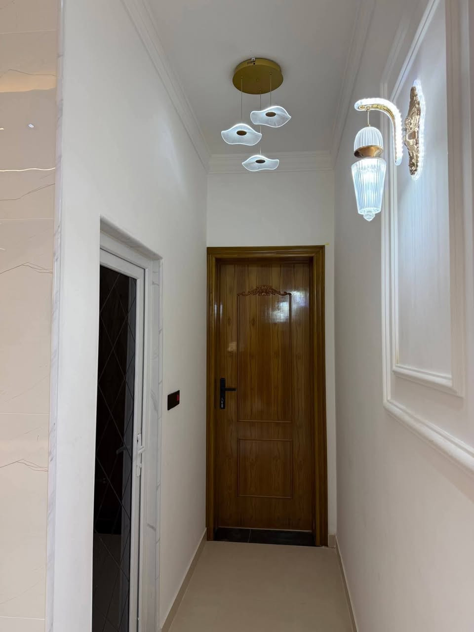 للبيع دارحه مساحة 100 متر
عن دار للبيع مساحه 100 متر بتصميم ذكي 
يستغل كل شبر  بموقع استراتيجي وهادء 

 الموقع 📍حي الجهاد الامانه قريب على مدينت العاب حي للجهاد 

بناء حديث غير مسكون يحتوي على

مدخلين صاله مطبخ منور حمام

وغرفة نوم جوه وفوق

غرفتين وخدمات للاستفسار 👇

***********
