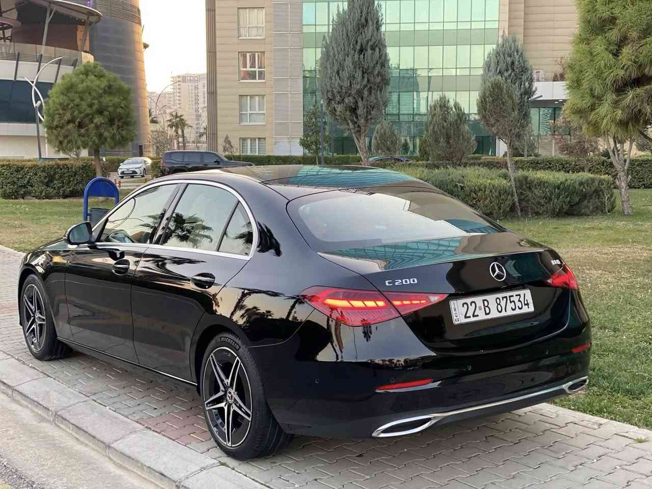 Mercedes-Benz C200 BCM 
سنة الصنع: 2022
المسافة المقطوعة: 20.000 كم
السعر: ٣٤٨ ومجال
موبايل /***********_ واتساب
                 ***********

#ملاحظات:السيارة خليجية وكالة BCM اربيل، مكفولة كفالة عامة من الدعامية للدعامية . ماعدا الدهن والفلاتر ممتبدل بيها اي شي كلها على وضع الشركة.. تخم اطارات جديد متبدل من ماركة مشلن .

📍السيارة رقمها اربيل وموجودة باربيل .. هزة وفحص وسنوية كلها جديدة

***المواصفات ****

مقاعد جلد لون مشمشي 
داخلية بيانو 
- ردارات ٣٦٠ درجة  
-مقاعد تحكم كهربائي
- نظام التحذير من الاصطدام 
- نظام دعم الأوامر الصوتية 
- نظام اطفاء السيارة في الاشارات 
 المصابيح الأمامية: LED وإضاءة نهارية.
- حساسات اصطفاف ( امامي + خلفي ) 
- شفتات على الاستيرن  ( شفتر ) 
- نظام ملاحة ( NAV + MAP ) 
- نظام Apple car play 
Android Auto
- شاشة وسطية لمس بحجم 11.9 إنش
- شاشة العدادات: رقمية بحجم 12.3 إنش قابلة للتخصيص.
- اضاءة داخلية محيطية بـ64 لونًا.
- مثبت سرعة متكيف: مع خاصية التوقف والانطلاق
- نظام الكبح التلقائي في حالات الطوارئ
