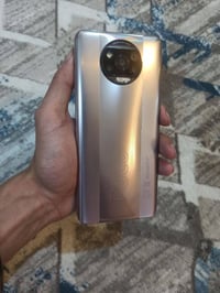 بوكو x3 برو • ٢٥٦/١١ • ذهبي