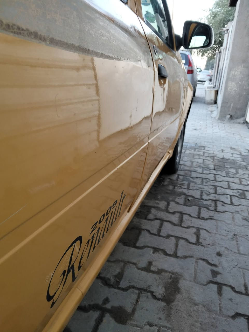 رينو لوكان 2009 سنويه جديده مصفره مكينه وكير جدد باور ستيرن مكفوله من الظربه والصبغ بيها ذيول صبغ ترايك وين ميعجبك السعر 34وبيها مجال مكاني بغداد مدينه الصدر *********** سياره احله من الصوره والمكينه جديده اكفلها بالمكاتبه وتحويل مباشر
