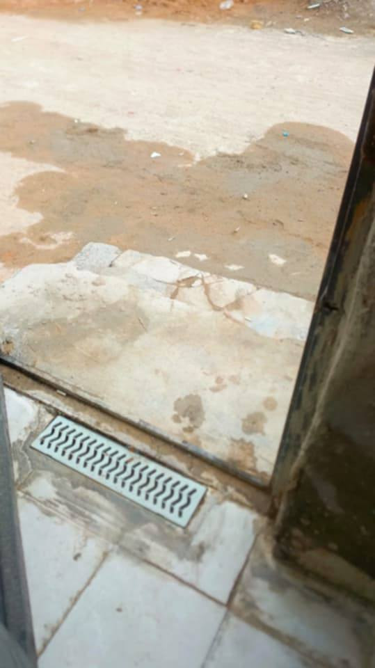 الدار مساحه 50 بلوك و عكادة السعر 15 بي مجال *********** مقابل ملحق قرية.
