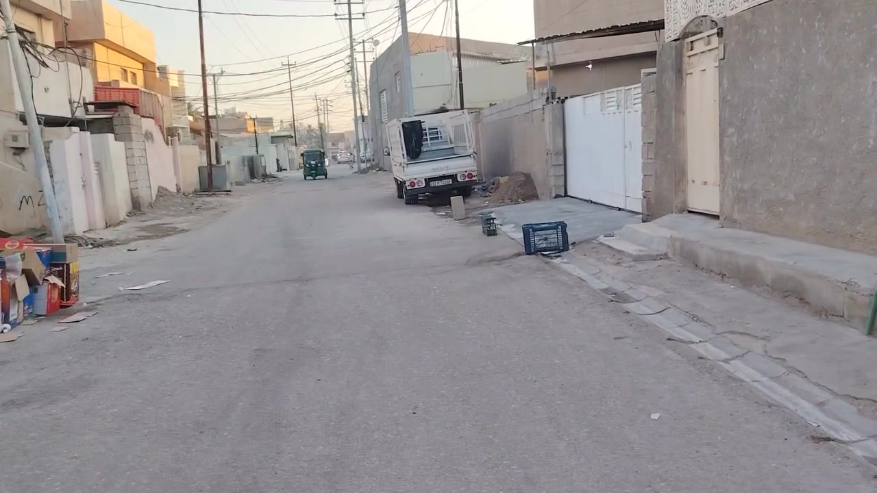 قطعه أرض للبيع الموقع ٧ نيسان خلف نقطه السريه المساحه ١٠٠ متر ٥_٢٠ خدمات ماء كهرباء مجارى عرض الشارع ١٠ متر تبليط للتواصل على الرقم ***********
