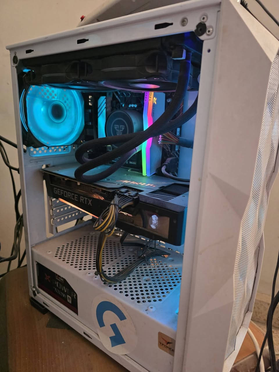 كيس للبيع
Cpu i7 12700f
Ram ddr4 32gb
Gpu rtx 3070 aorus master
M.2 ssd 1t
Psu 700w
Cpu cooler 240 ml
الكيس متروك ويرادله تنضيف فقط 
توصيل متوفر
السعر فقط كيس مليون ٥٠٠ وبي مجال وتدللون


**إذا كنت صاحب هذا الإعلان وتريد حذفه لأي سبب، رجاءا أرسل رسالة إلى الدعم الفني**