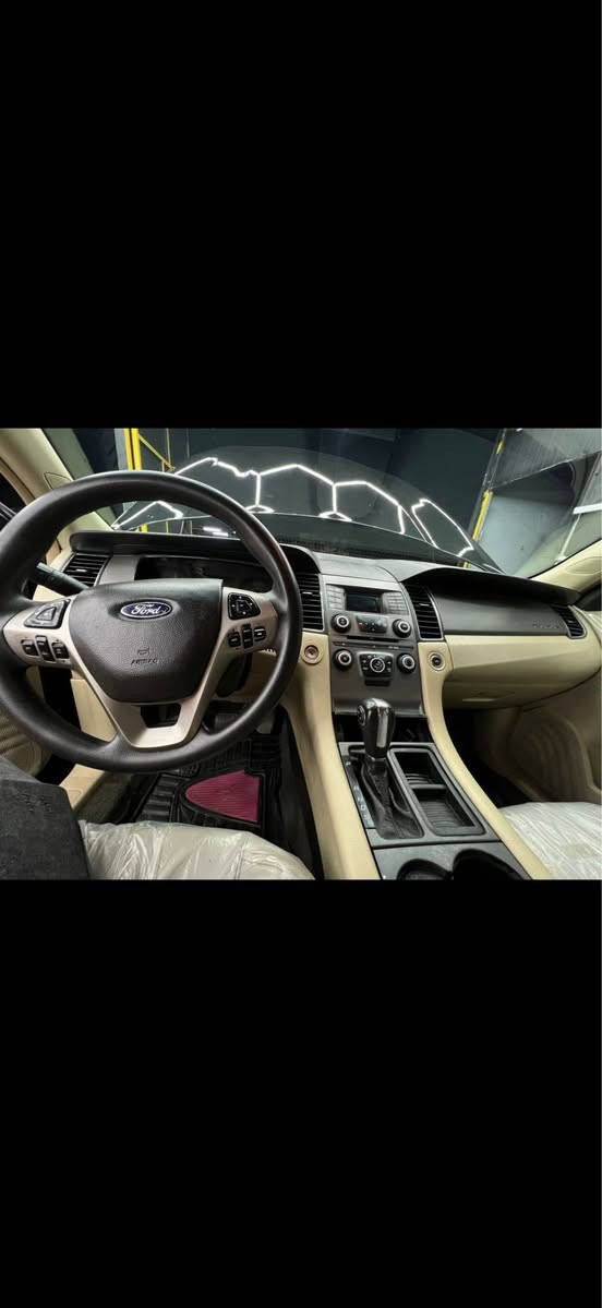 السلام عليكم اخوان 
فورد تورس 2013 رقم بغداد جديد 
كير محرك كله مكفول ادامه كامله يم سيف الفضلي
مكانها بغداد 
اي استفسار خاص او اتصال *********** بغداد, العراق
