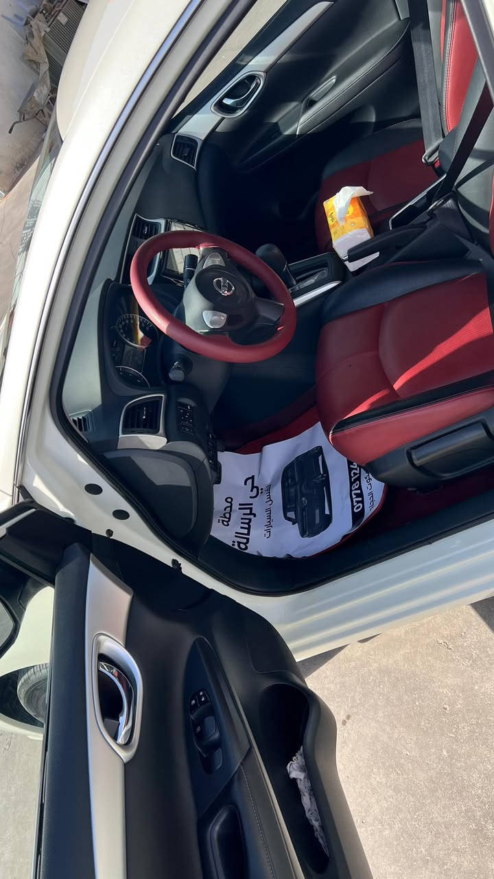 للبيع سيارة نيسان سنترا تجميع صيني بيها جاملغ امامي جهه الايمن خسفة و بقت على وضعها و الباقي كفالة
🗓️رقم اربيل دولي باسم شركة 
📅 الموديل: (2024)
🔄 ناقل الحركة: أوتوماتيك CVT
🛣 المسافة المقطوعة: (19 الف)
🎨 اللون: (ابيض صدفي / داوخل احمر جلد و الارضية مغلفه جلد)
📍 الموقع: (البصرة مركز مدينة)

✅ السيارة نظيفة جدًا
✅ تبريد و تدفئة ممتاز
✅ محرك وكير بحالة ممتازة
✅ فحص كامل وجاهزة للاستخدام
✅ لا تحتاج أي مصروف

💰 السعر: (126) — قابل للتفاوض 
📞 للتواصل: (***********/ واتساب)
