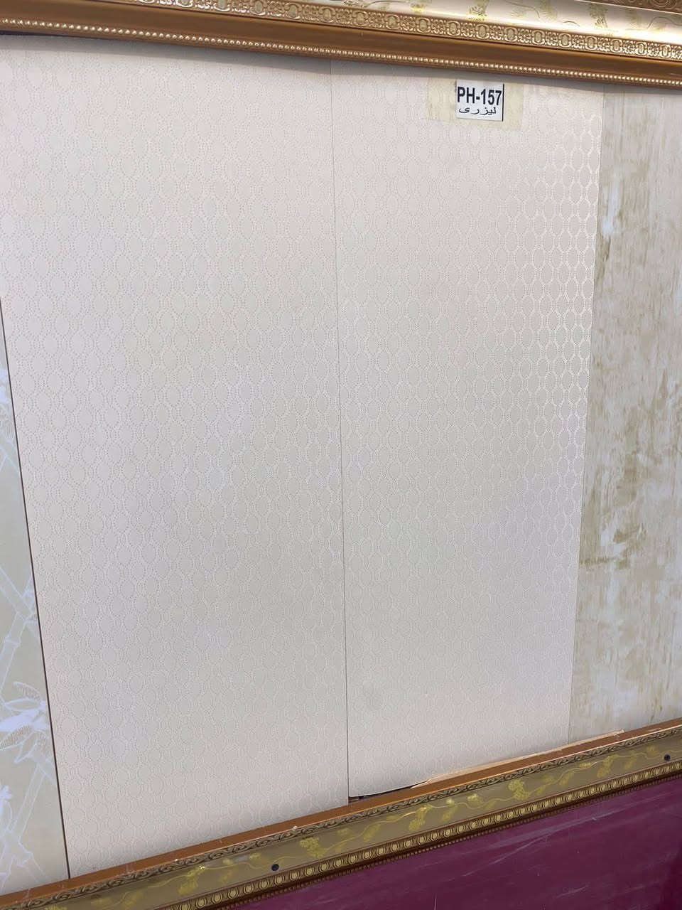 سلام عليكم  يوجد سقف ثانوي وجدار  مستعمل. نضيف. ***********
