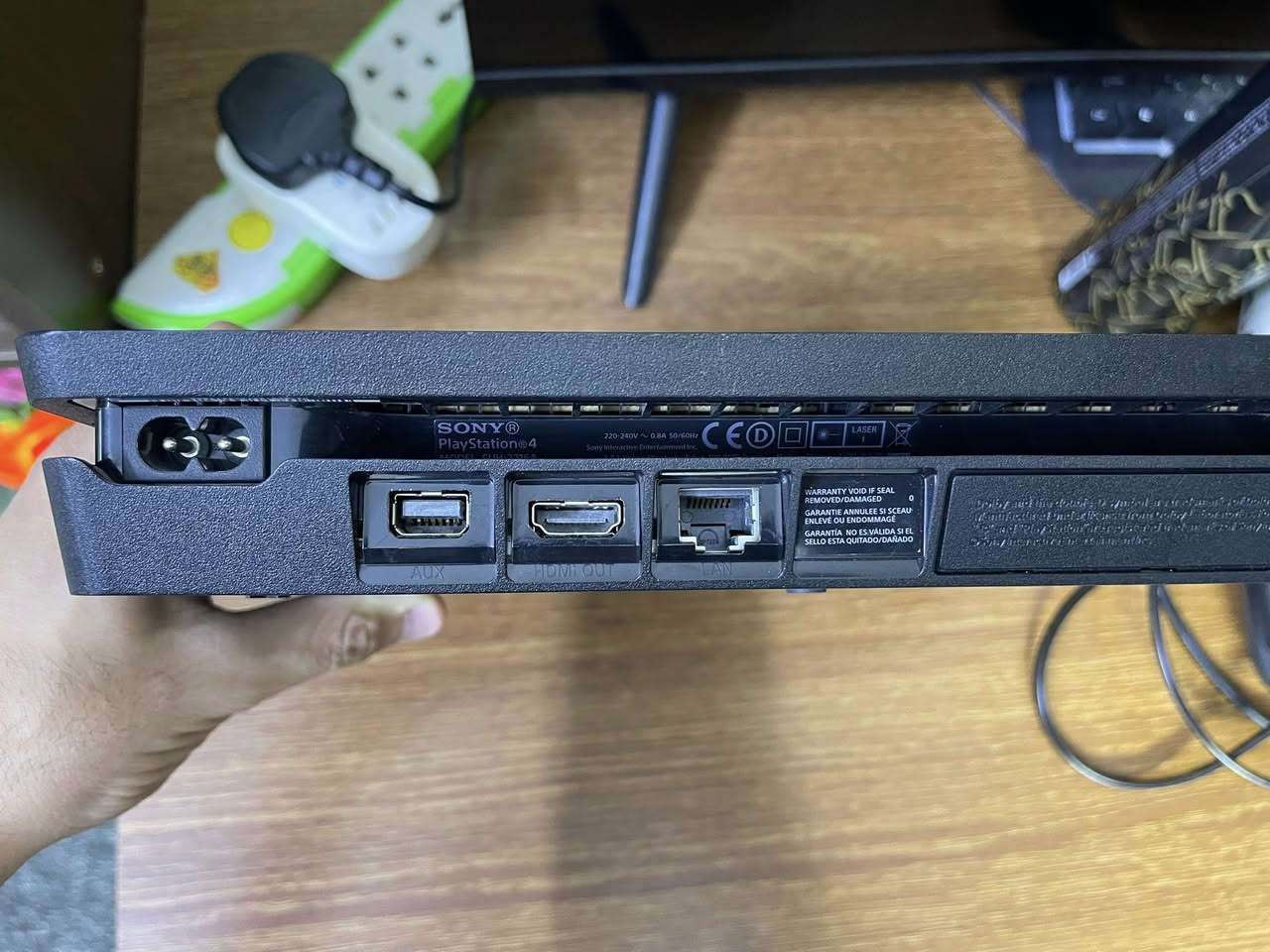 بلايستيشن 4 سلم اون لاين ما مفتوح ولا مصلح نظافة عالية 

وياه 2 يدات تجاري

و 5 لعبات
1- gta5
2- god of war ragnarok
3- minecract
4-fifa 21
5-uncharted 4
و يو بي اس 850

وقاعدة شحن يدات

للتواصل ***********

السعر 250 مكاني بغداد مدينة الصدر
