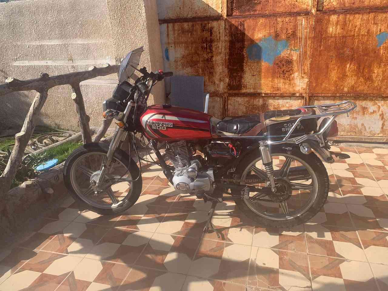 سلام عليكم يوجد موطور يراني جني اي شي ما بي كلوب  يشتغل بك وره شغال اشاير كله شغاله فول مواصفات   محرك 200      سعر 350الف وبي مجال   ورقم هذه *********** هذه رقم
