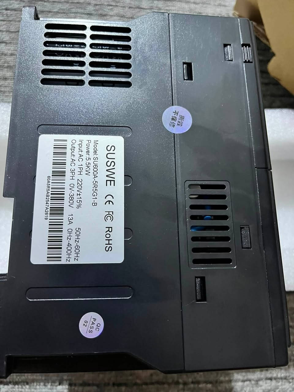 ✅ الماركة: SUSWE
✅ القدرة: 5.5KW (7.5HP)
✅ الإدخال: 220V فاز واحد
✅ الإخراج: 380V ثلاث فاز
✅ مناسب لتشغيل المضخات، المكائن، المخارط، والمراوح مع التحكم بسرعة المحرك.
✅ جديد ولم يُستخدم، مع العلبة.

💰 السعر: 60,000 دينار عراقي فقط

للاستفسار أو الحجز 

***********
