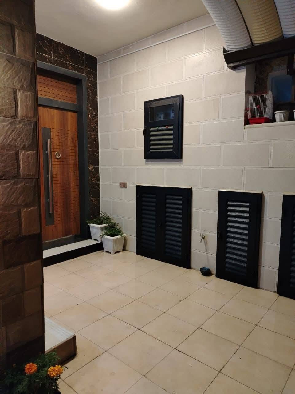 📢 للبيع بيت حديث 2025 في موقع مميز جداً 📢 بغداد - الدورة / شارع الجمعية - قرب افران سنابل شمسين - شارع عريض مقابيل الخط السريع
🏡 المساحة: 94 متر
📏 الواجهة: 6.25 م | النزال: 15 م
🚪 عدد الوحدات: 3 شقق سكنية مستقلّة

✨ تفاصيل البناء:
 • الطابق الأرضي: صالة واسعة + مطبخ + حمام + غرفتين نوم (إحداها ماستر).
 • الطابق الأول: صالة + مطبخ + حمام + غرفتين نوم (إحداها ماستر).
 • الطابق الثاني: نفس مواصفات الطابق الأول.
 • السطح: بيتونة + 3 سخانات (لكل شقة سخان خاص).

🌳 مميزات إضافية:
 • كل شقة لها سحب مولدة منفصل.
 • حديقة صغيرة أمامية.
 • درج خارجي مستقل.
 • شارع عريض جداً.
 • موقع استراتيجي مميز وسكن راقي.

🏠 البناء حديث (2025) بتصميم عصري وعملي.

📞 للاستفسار والتواصل: (***********)متوفر واتساب

#المهندس
#العراق
#بغداد
#الدورة
#الجمعية
#مجمعات
#شقق
#سكني
#عقارات
#متابعين
#تخفيضات
#السكنية
#دار
#دارللبيع
#سكن
#استثمار
مستشار الاستثمار
إشارة الأصدقاء
مركز تنمية الاستثمار و الاعمار العراقي
الدليل العقاري
عقارات زيونة  شارع فلسطين ملك العقارات الاستثمارية
مجد عادل - Majd adil
عقارات الكرادة الاصلي والرسمي(القديم)
دليل عقارات الزعفرانية
وسيط عقارى في اربيل،بغداد
اتحاد الشركات الدولي I C U
عقارات بغداد الدوره
الدورة الهيبة
بناة العراق
عيون الدورة
بغداد الدورة
مدينة بدور بغداد السكنية
علان مجمعات سكنية في بغداد
