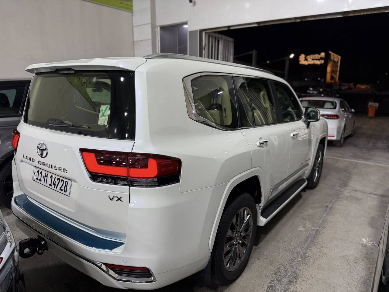 السلام عليكم
لاندكروز 2023 Vx ساز 
7 راكب كهرباء 
كراسي خرن 
لايت لد ثلاث عدسات 
ماشية 60 الف كيلو متر 
مكفولة السياره ماعدى شخط باب الصدر ومكحل تكحيل درجة اولى
وبارد كد شبر جاملغ خلف باب الصدر 
سعرها:65.500 الف دولار وبيها مجال
للاستفسار اكثر:***********
مكانها معارض النهضة شركة اللامي
