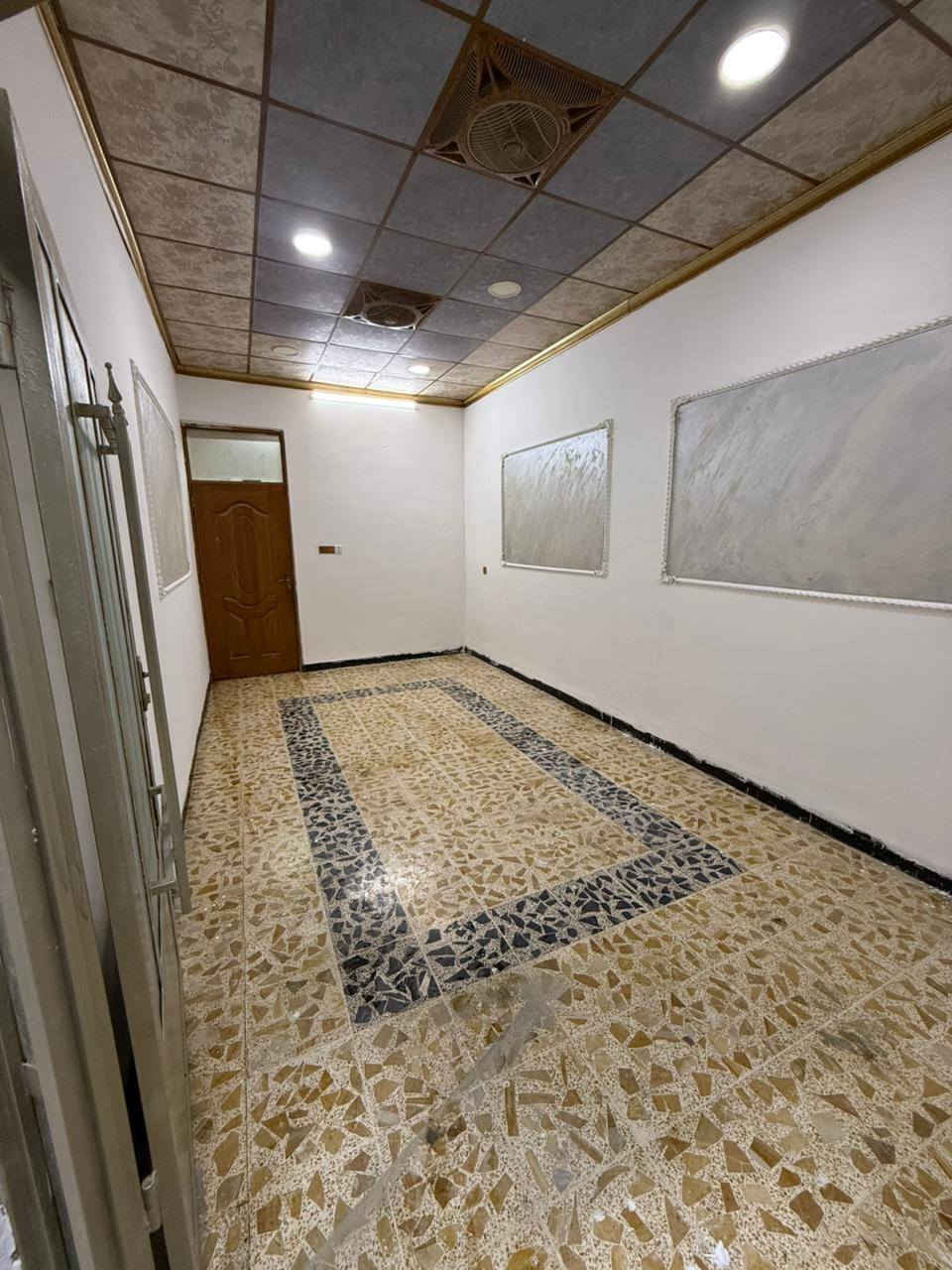 يوجد مشتمل للايجار في حي الجبيريه الثالثه قرب جامع باب الريان طابق واحد غرفتين 
وباقي التفاصيل  يجاره 250 ألف قفله 🔒 
                       ☎️ *********** ☎️
