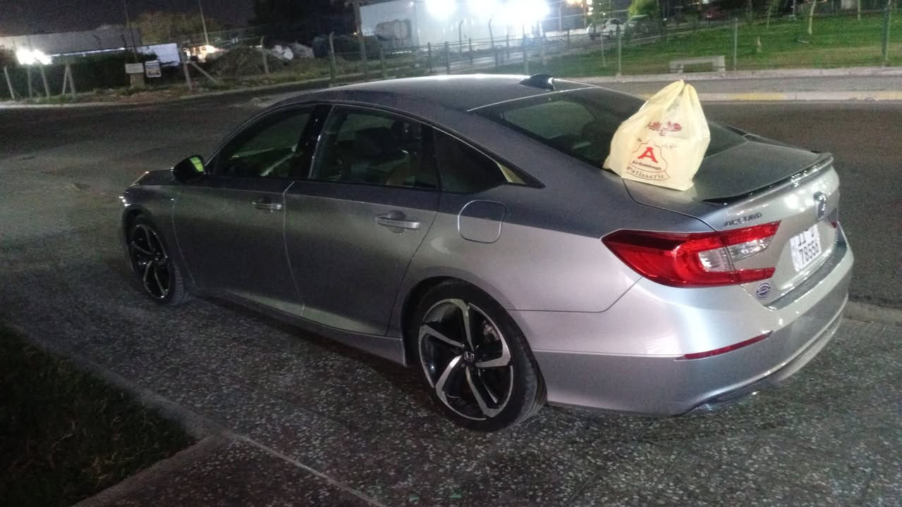 السلام عليكم 
هوندا  سبورت موديل ٢٢
رقم بغداد  ماشيه ٤٨ كيلو متر 
فول عدا الفتحه 
محرك ٢٤٠٠ هايبرد 
السعر ١٥٥ ورقه
وبيها مجال 
*********** واتساب موجود
